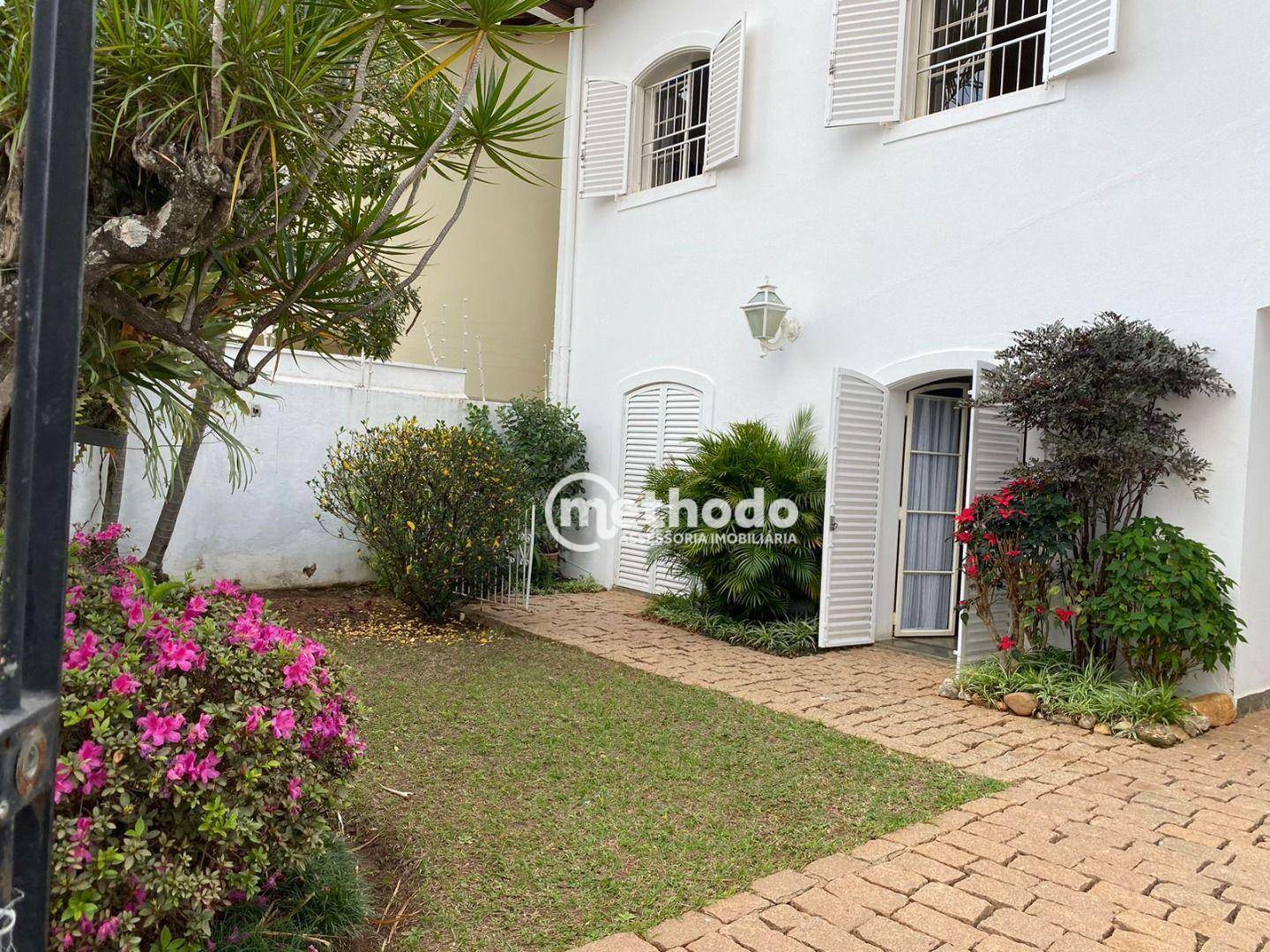 Casa à venda com 3 quartos, 227m² - Foto 1