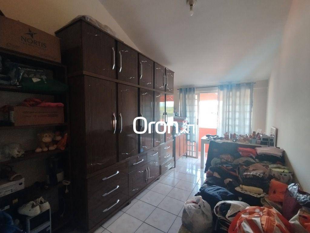 Sobrado à venda com 3 quartos, 180m² - Foto 3