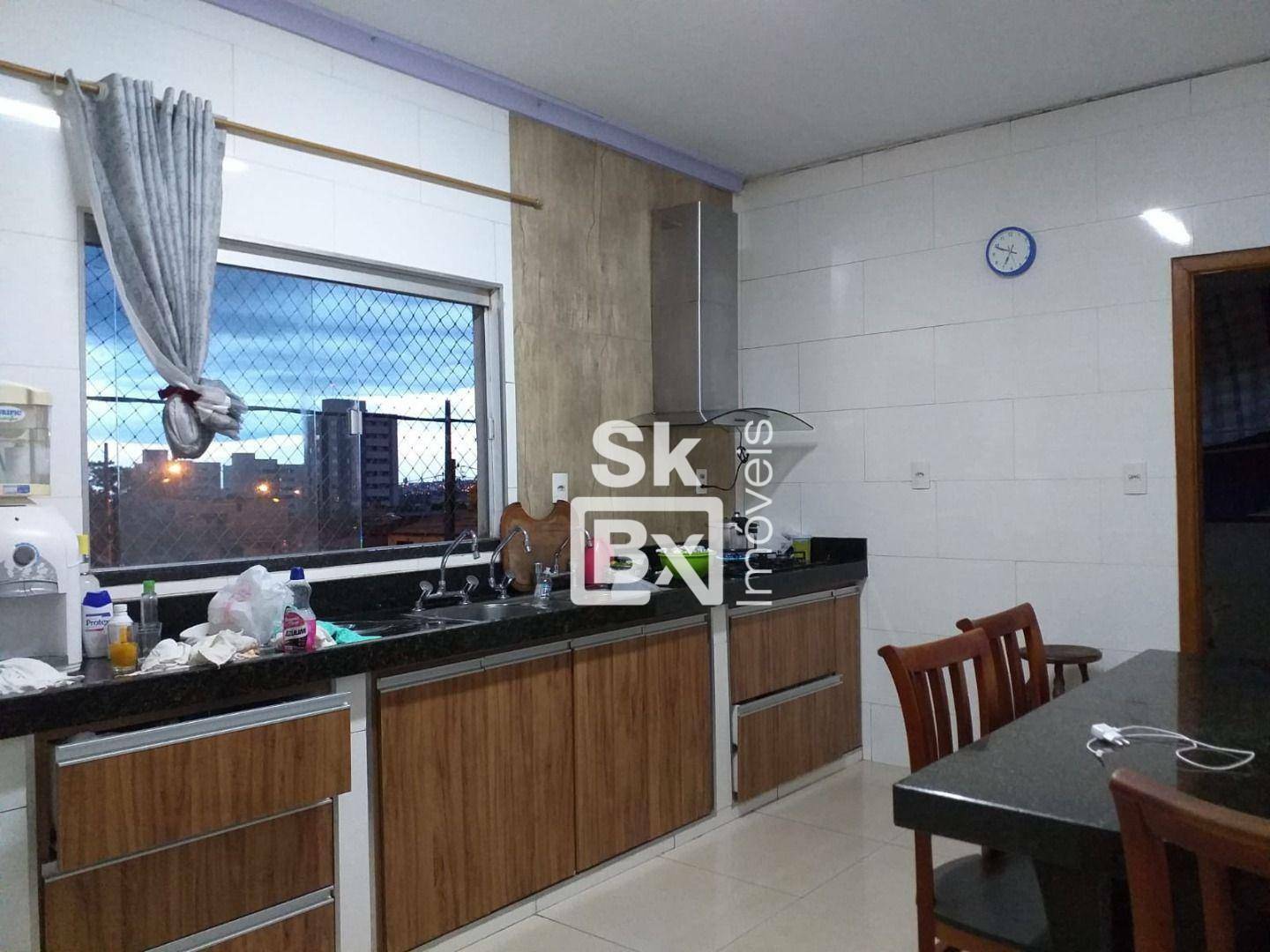 Casa à venda com 4 quartos, 550m² - Foto 11