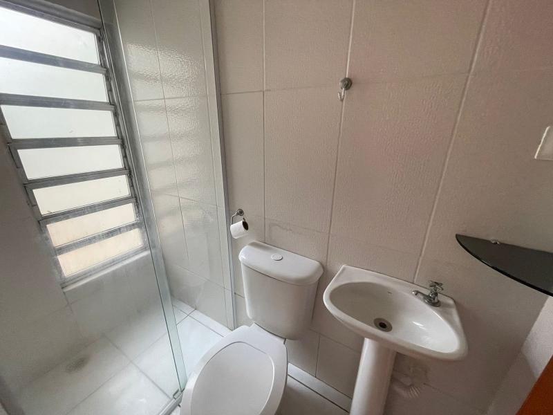 Casa para alugar com 3 quartos, 90m² - Foto 12