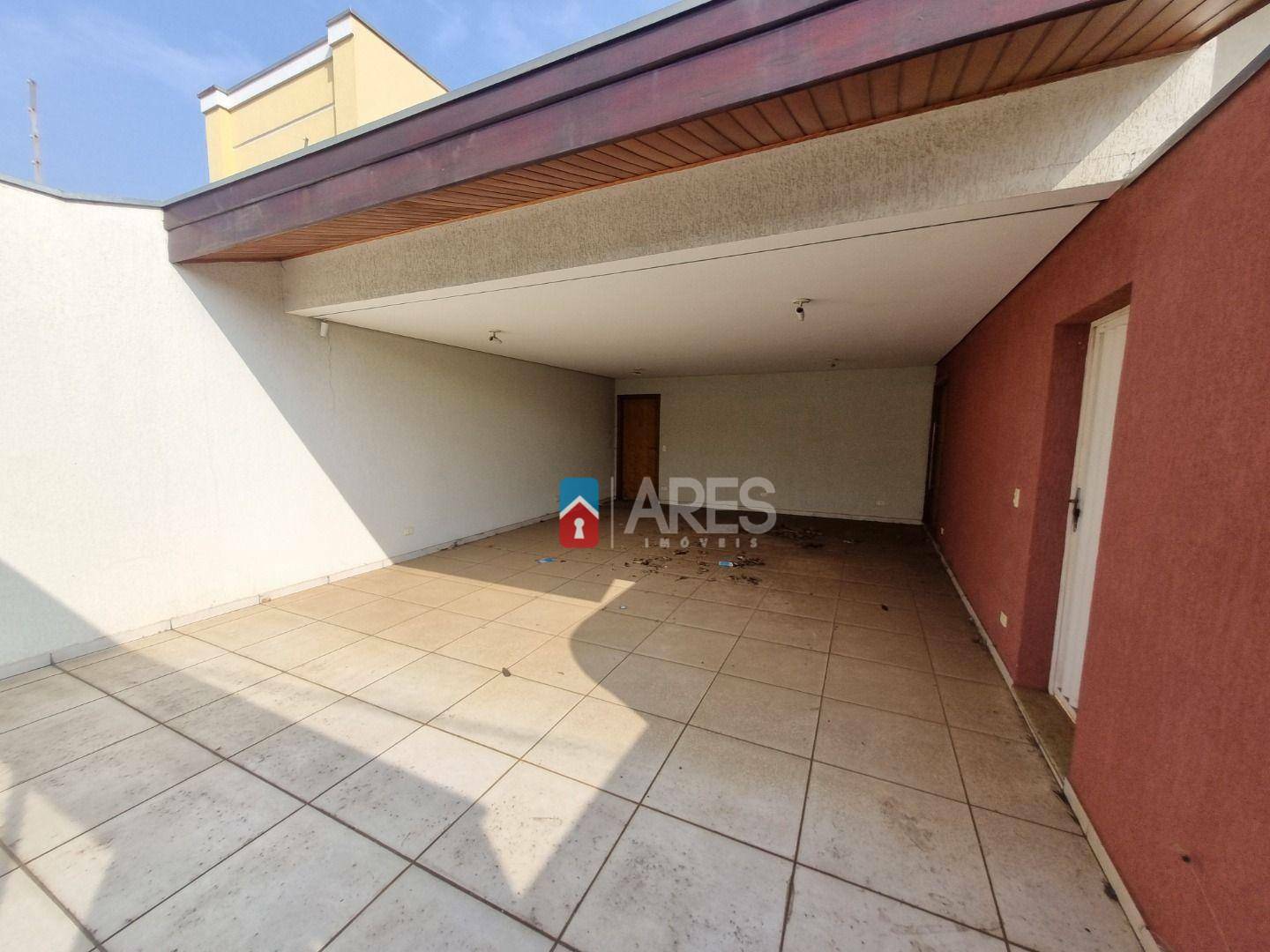 Casa à venda com 3 quartos, 189m² - Foto 1