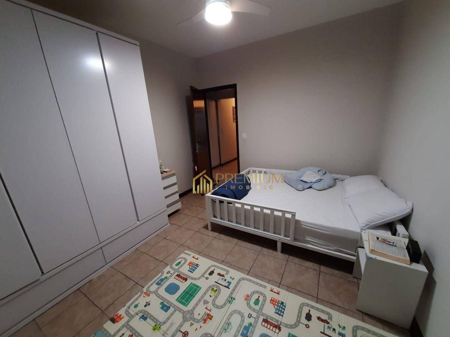 Casa à venda com 3 quartos, 100m² - Foto 4