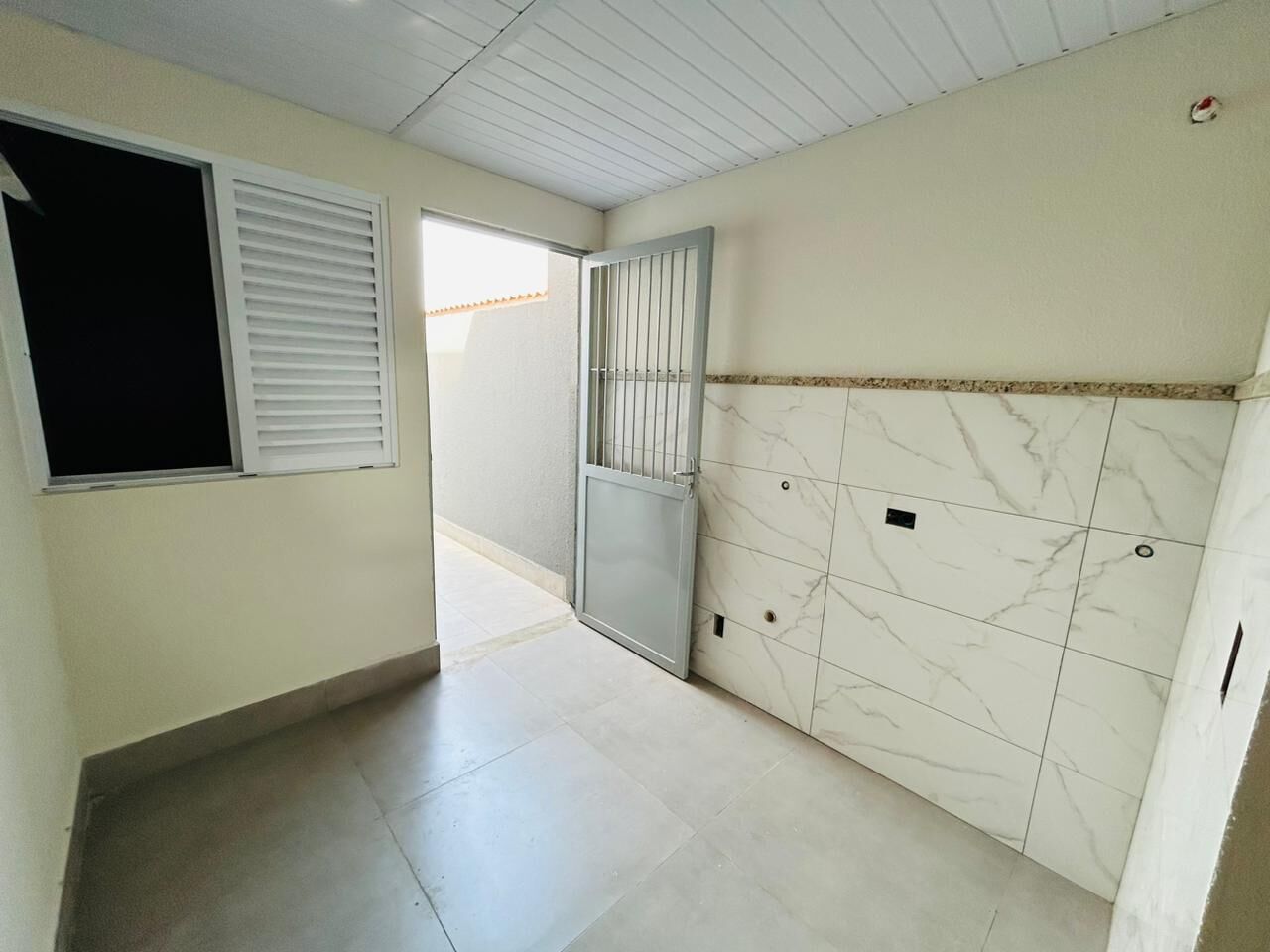 Casa à venda com 2 quartos, 75m² - Foto 13