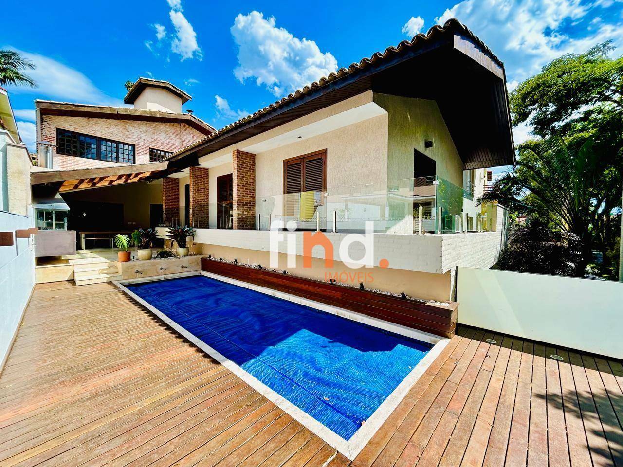 Casa de Condomínio à venda e aluguel com 5 quartos, 250m² - Foto 1