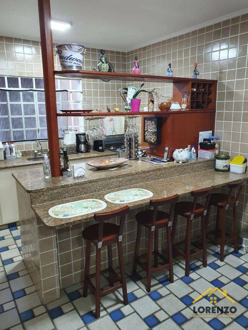 Sobrado à venda com 3 quartos, 202m² - Foto 2