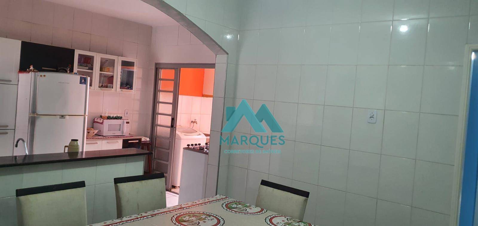 Casa à venda com 3 quartos, 100m² - Foto 1