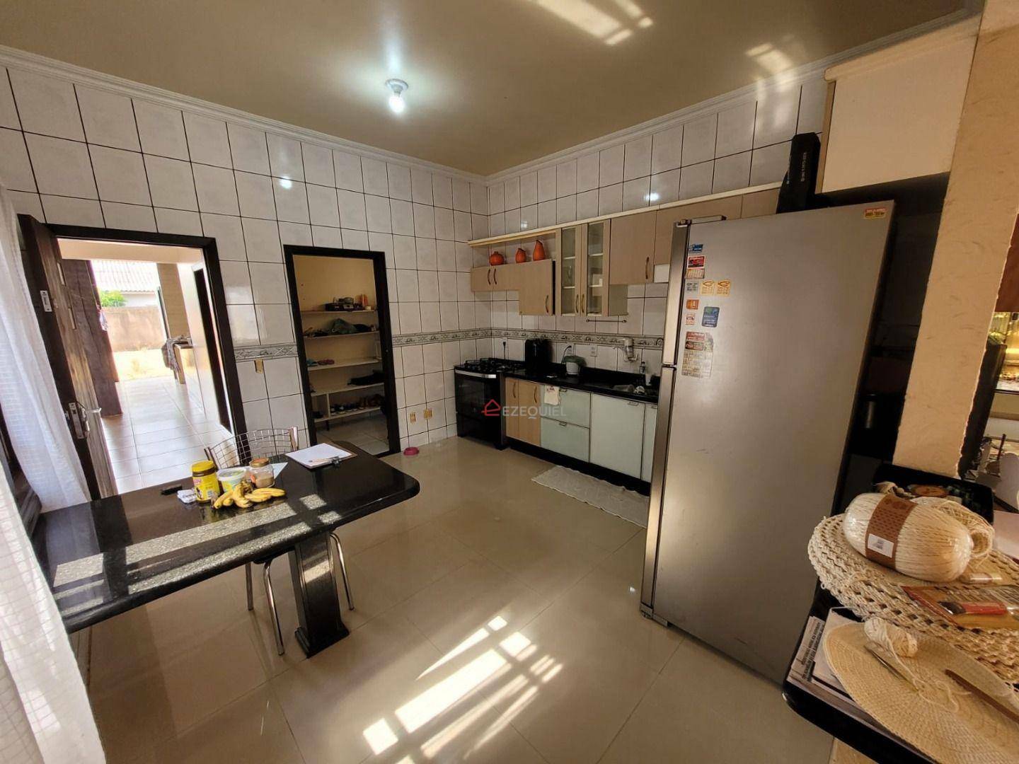 Casa, 3 quartos, 205 m² - Foto 3