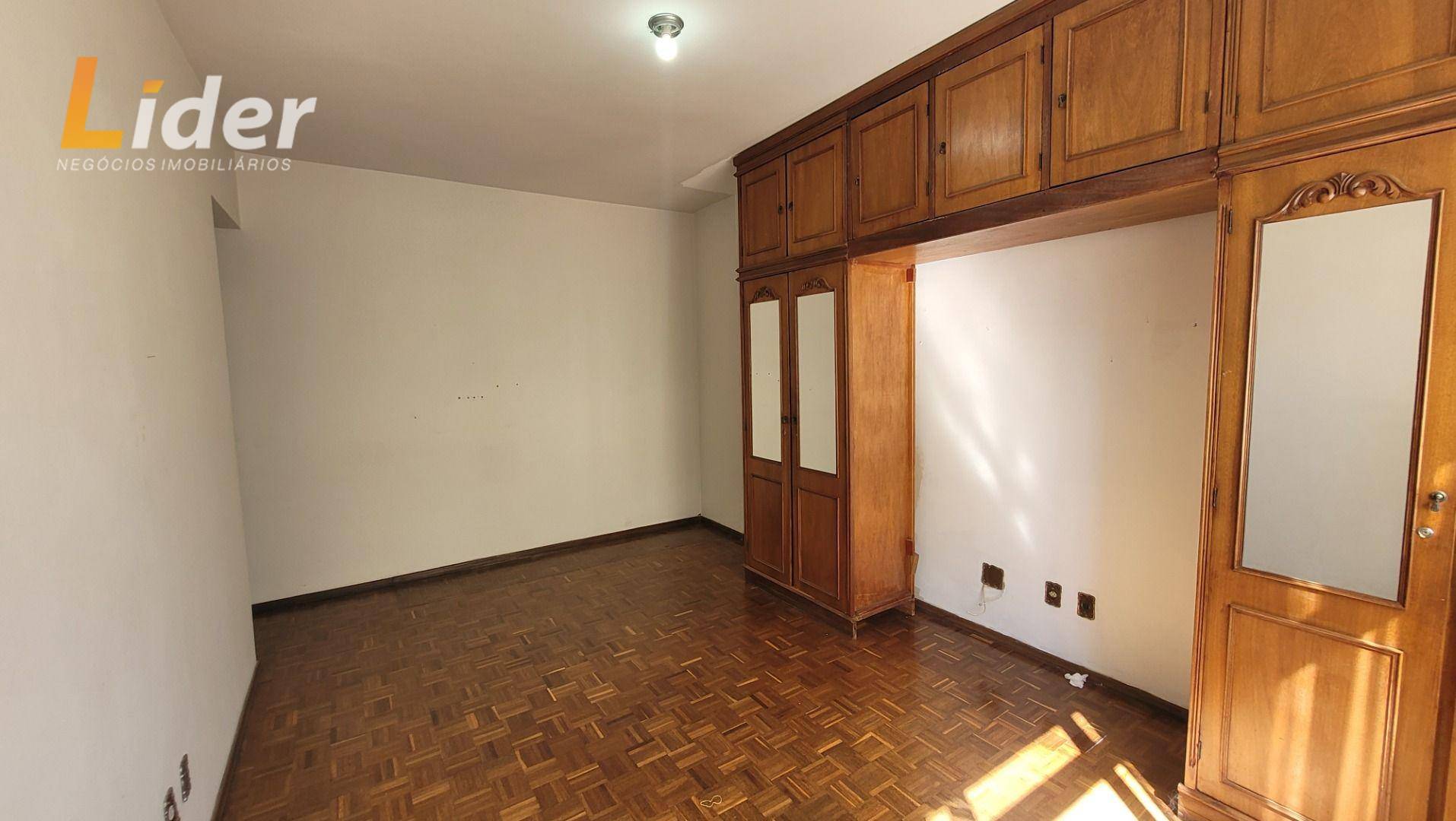 Apartamento à venda com 4 quartos, 200m² - Foto 15