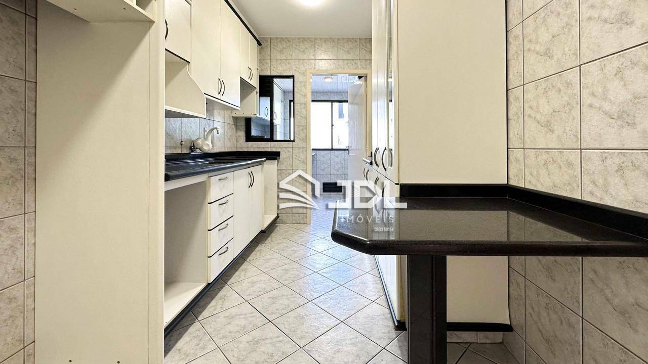 Apartamento à venda com 3 quartos, 96m² - Foto 6