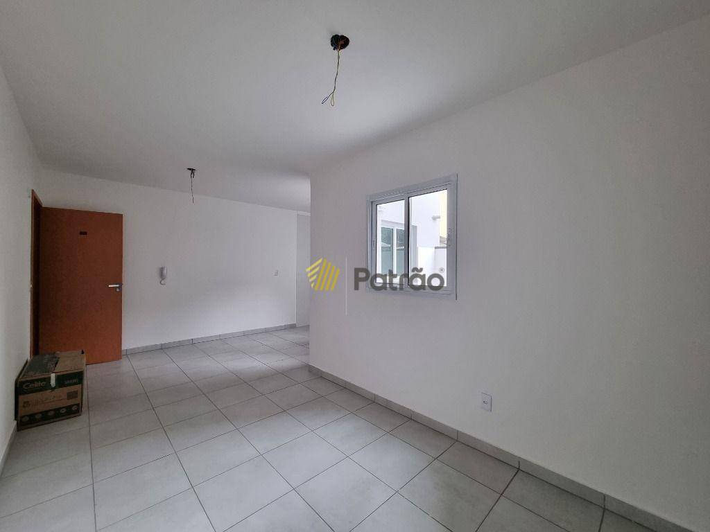 Apartamento à venda com 2 quartos, 60m² - Foto 4