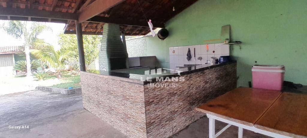 Chácara à venda com 6 quartos, 200m² - Foto 1