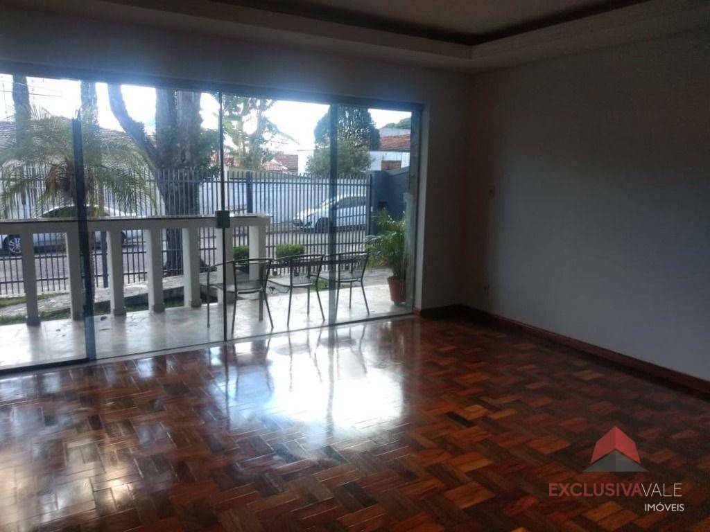Casa à venda com 7 quartos, 323m² - Foto 2