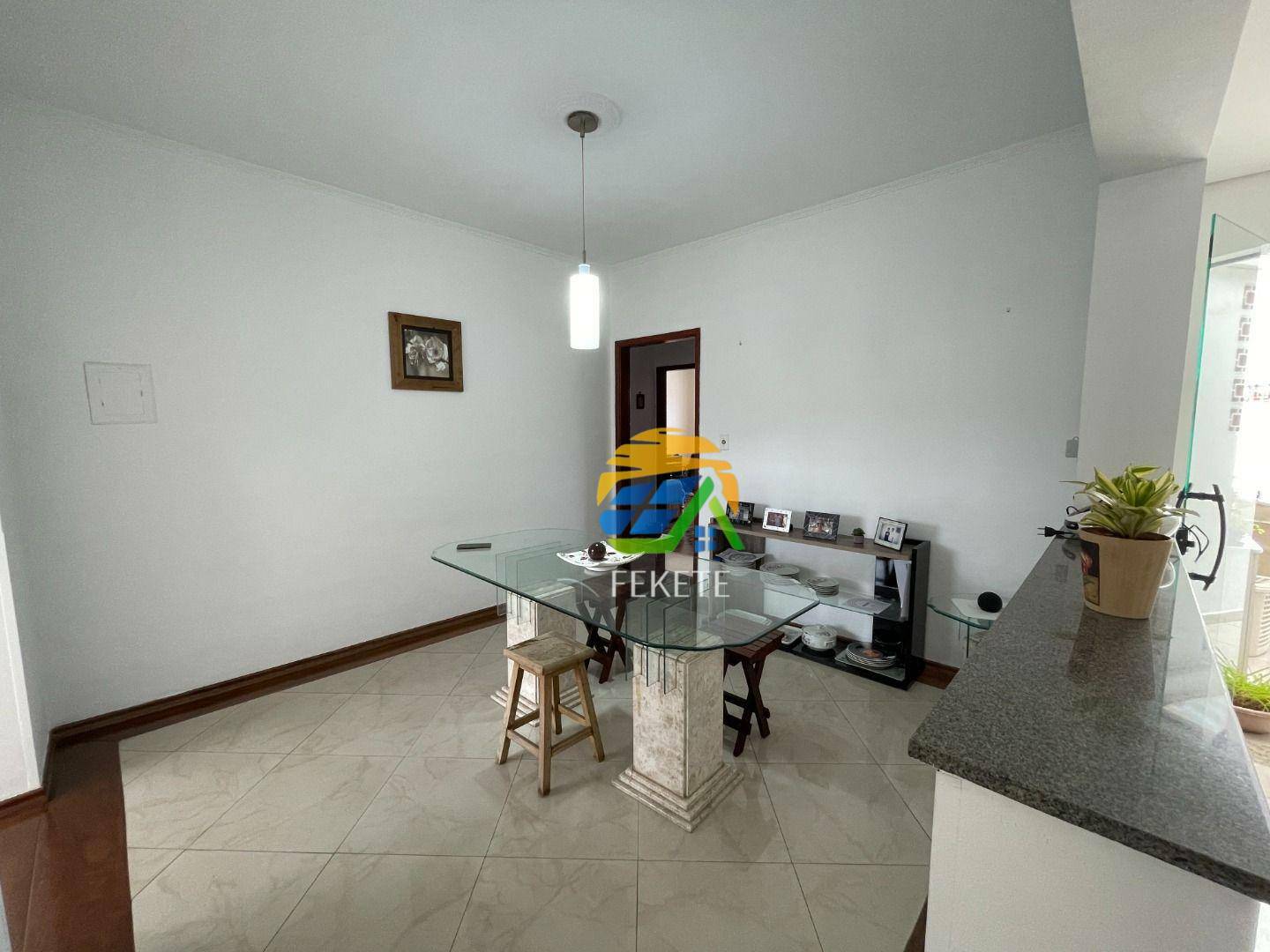 Casa à venda com 3 quartos, 151m² - Foto 1