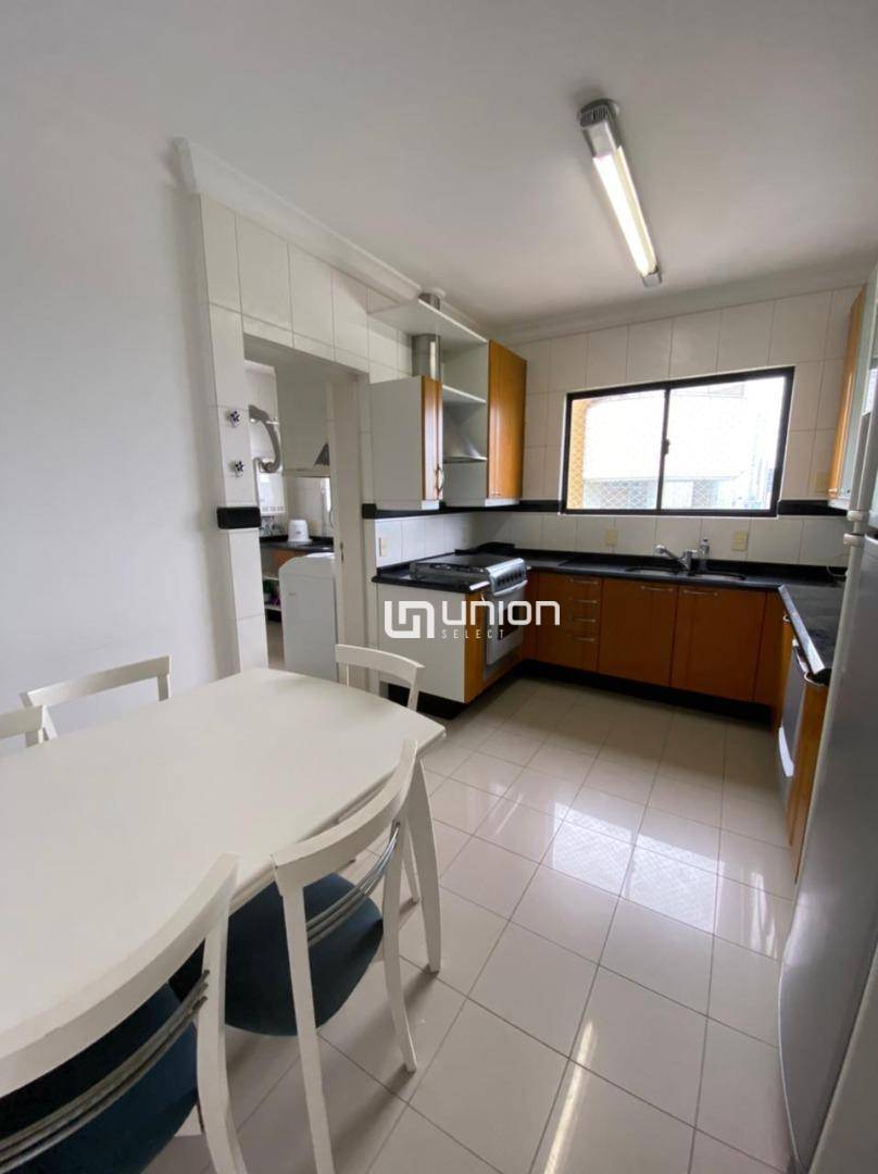 Apartamento à venda com 4 quartos, 191m² - Foto 4