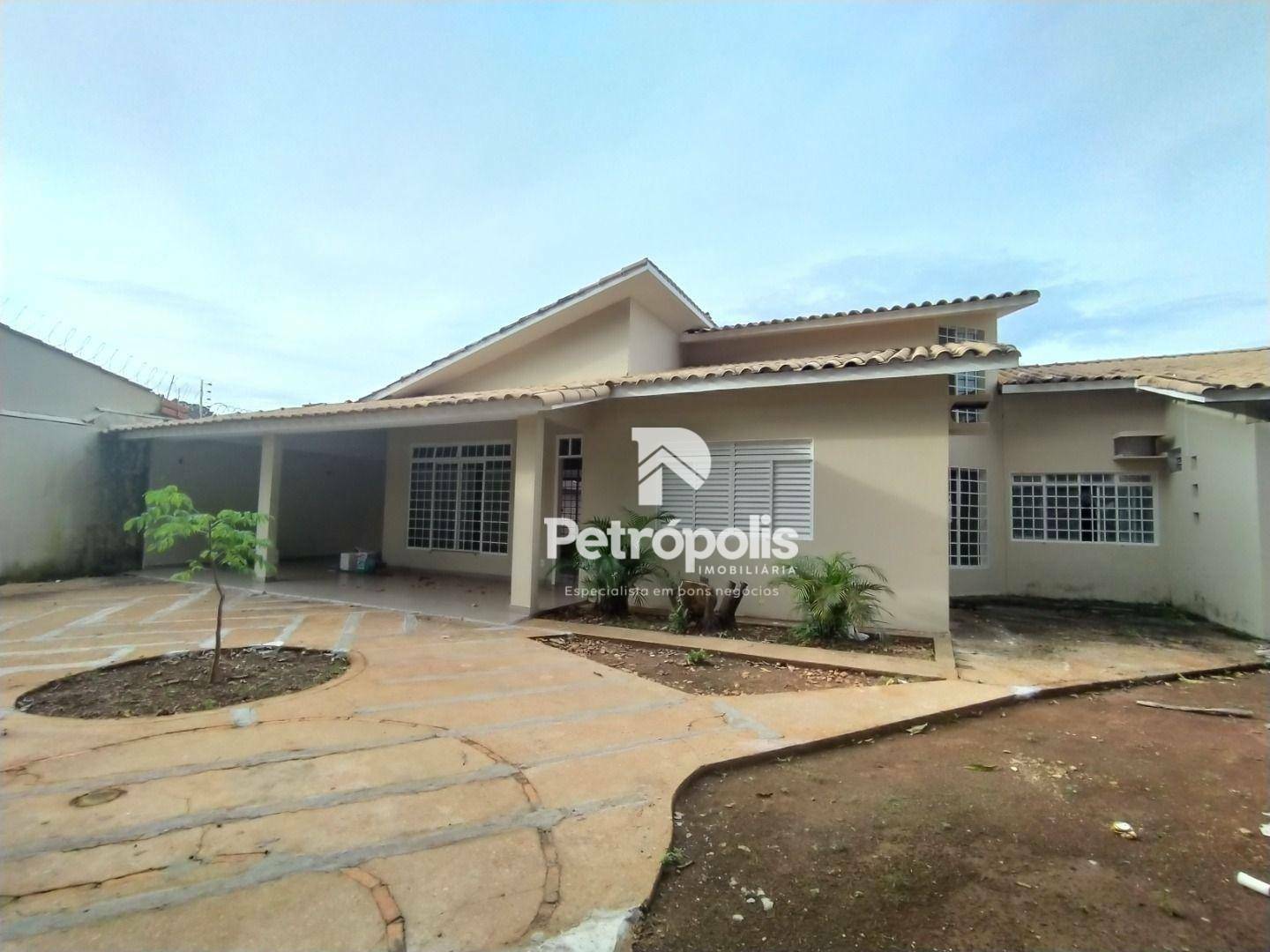 Casa à venda com 4 quartos, 321m² - Foto 2