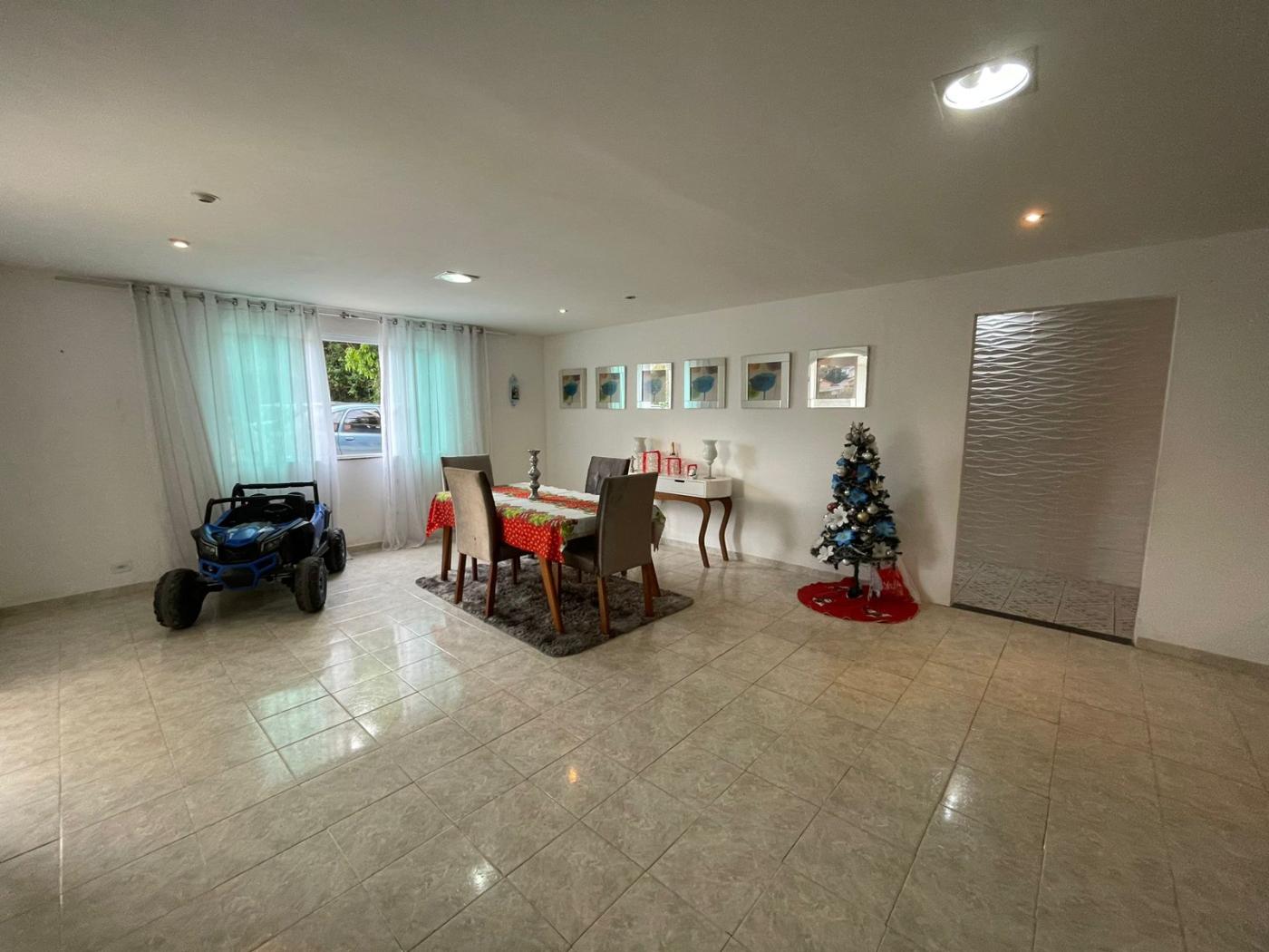 Casa à venda com 4 quartos, 1380m² - Foto 2