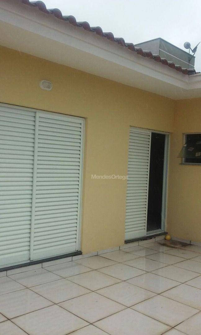 Casa de Condomínio para alugar com 4 quartos, 228m² - Foto 2