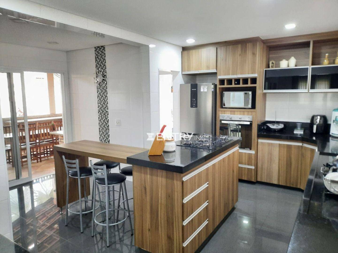 Casa de Condomínio à venda com 5 quartos, 293m² - Foto 1