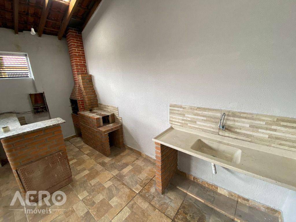 Casa à venda com 2 quartos, 181m² - Foto 4