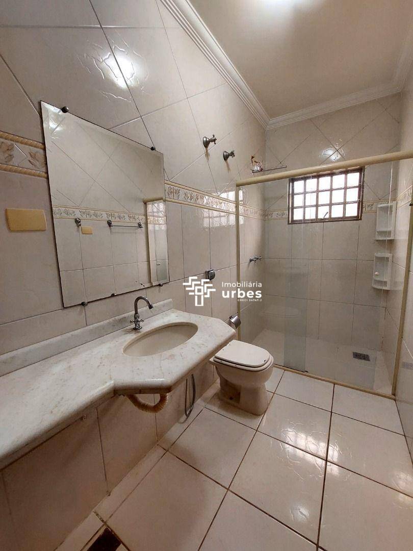 Casa para alugar com 3 quartos, 226m² - Foto 18