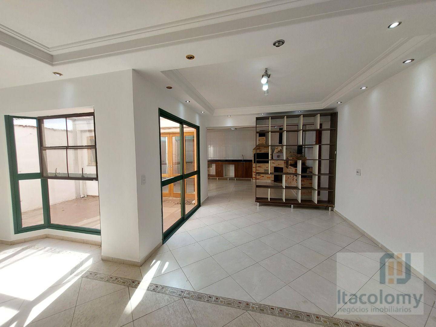 Casa de Condomínio para alugar com 3 quartos, 180m² - Foto 5