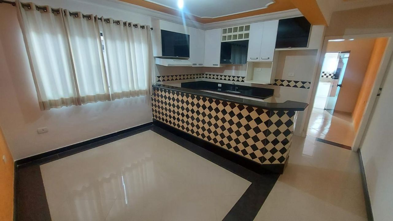 Sobrado à venda com 3 quartos, 200m² - Foto 2