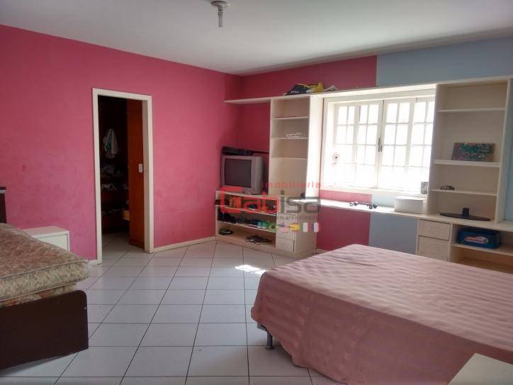 Casa à venda com 3 quartos, 550m² - Foto 7