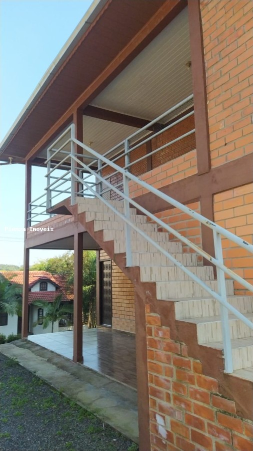 Casa à venda com 6 quartos, 200m² - Foto 8