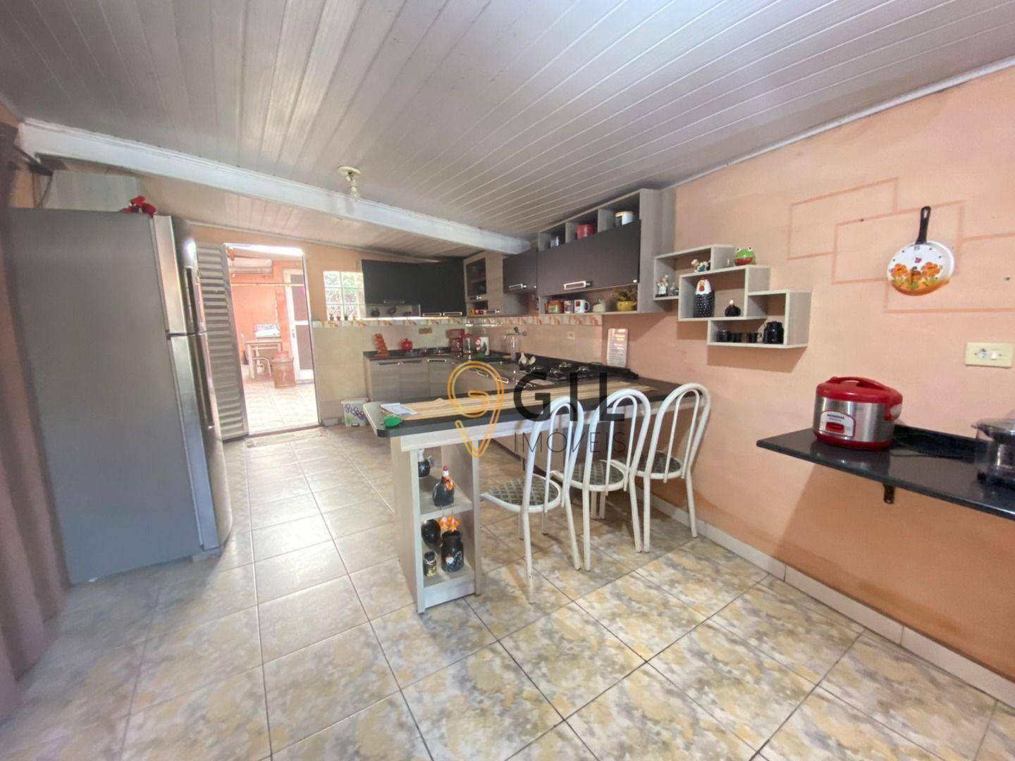 Casa à venda com 3 quartos, 141m² - Foto 1