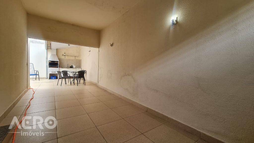 Casa à venda com 4 quartos, 150m² - Foto 10