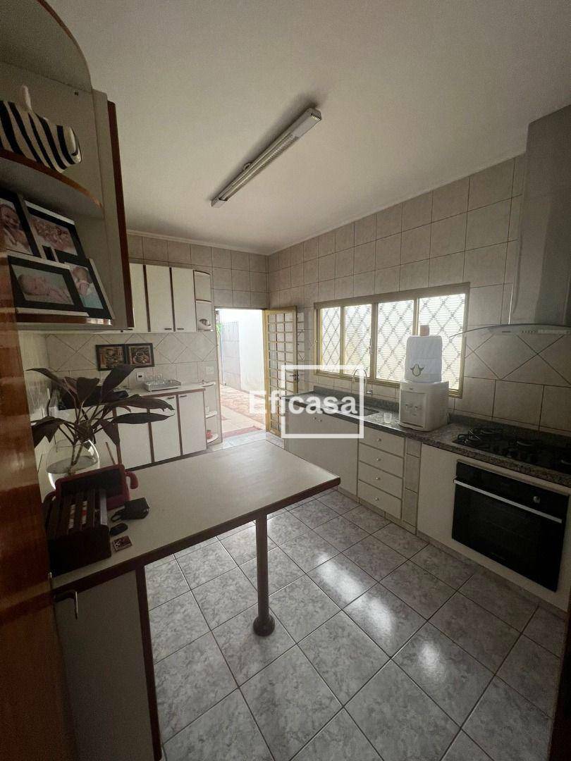 Casa à venda com 3 quartos, 240m² - Foto 5