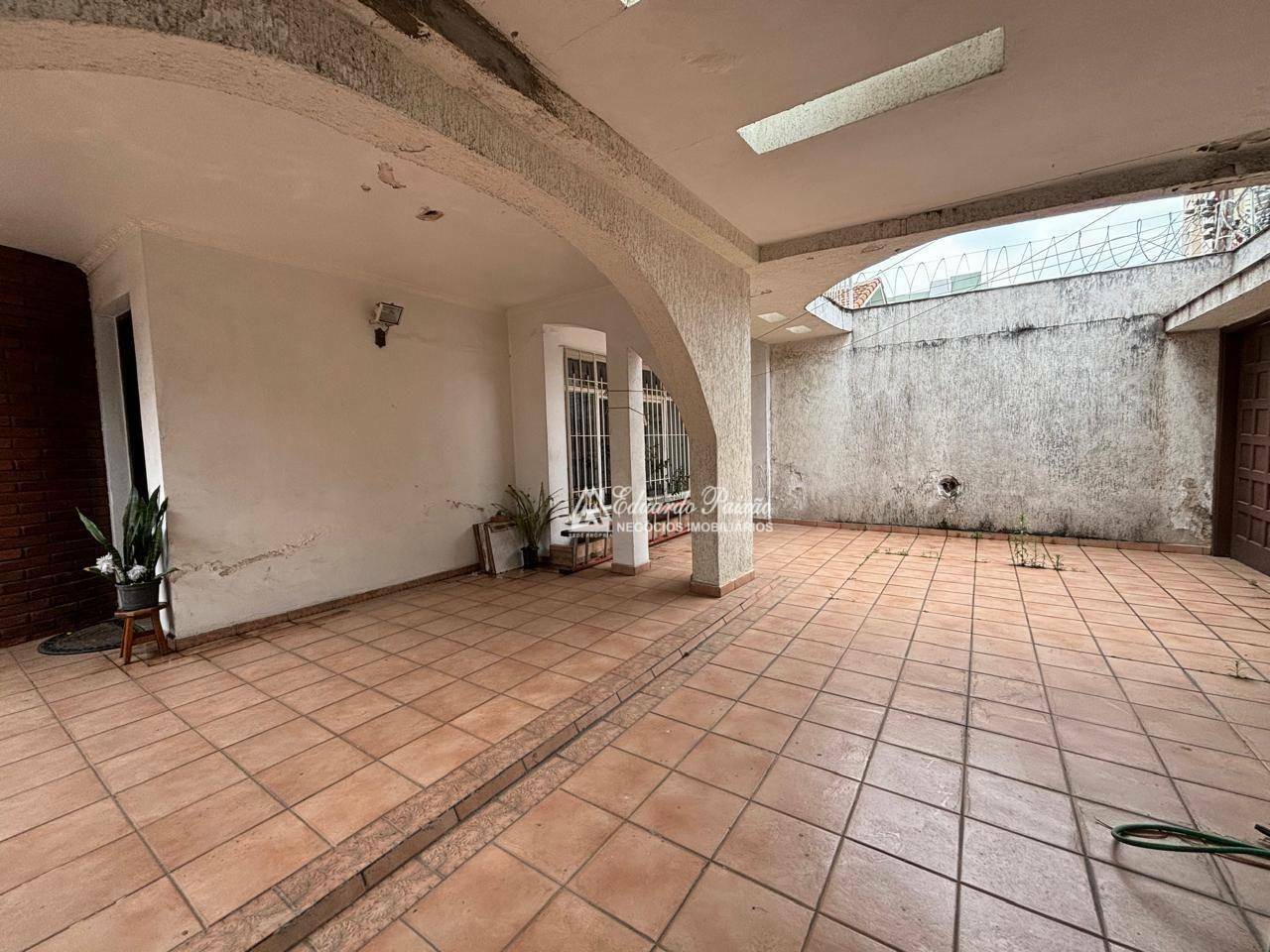 Casa à venda com 4 quartos, 393m² - Foto 1