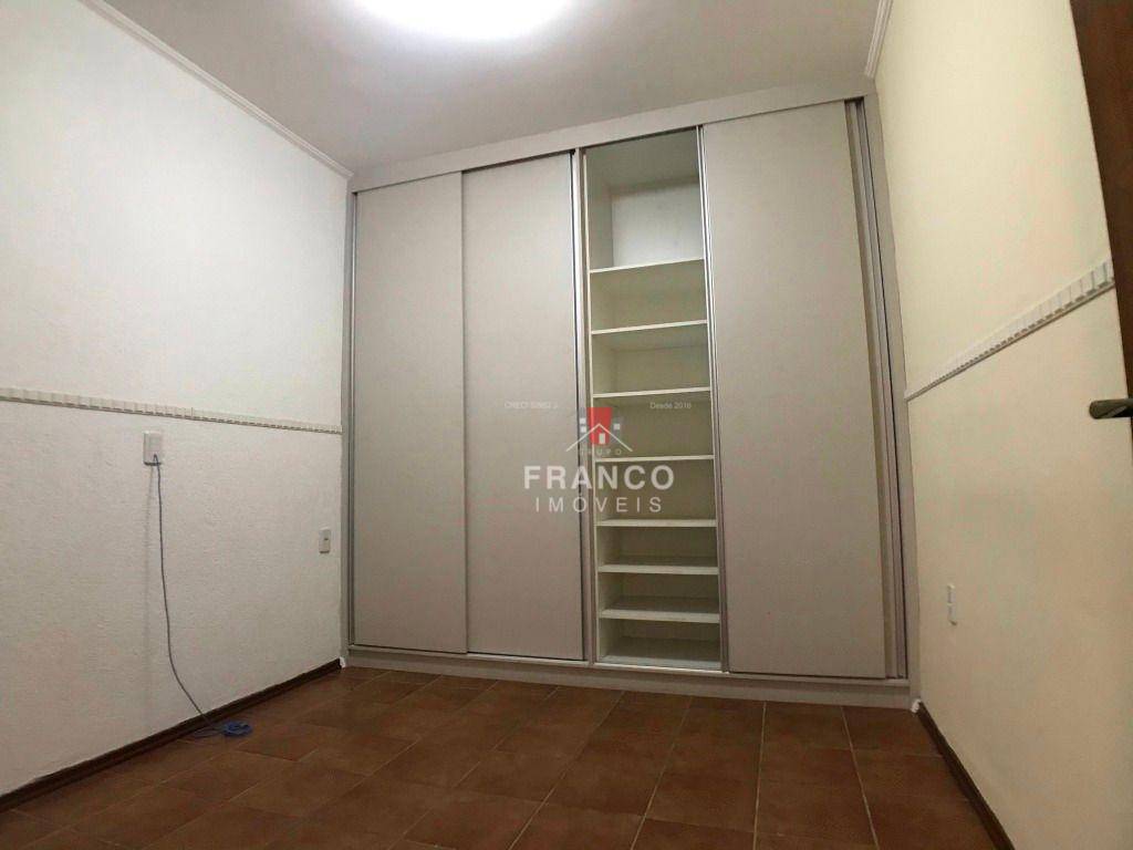 Casa para alugar com 3 quartos, 200m² - Foto 4