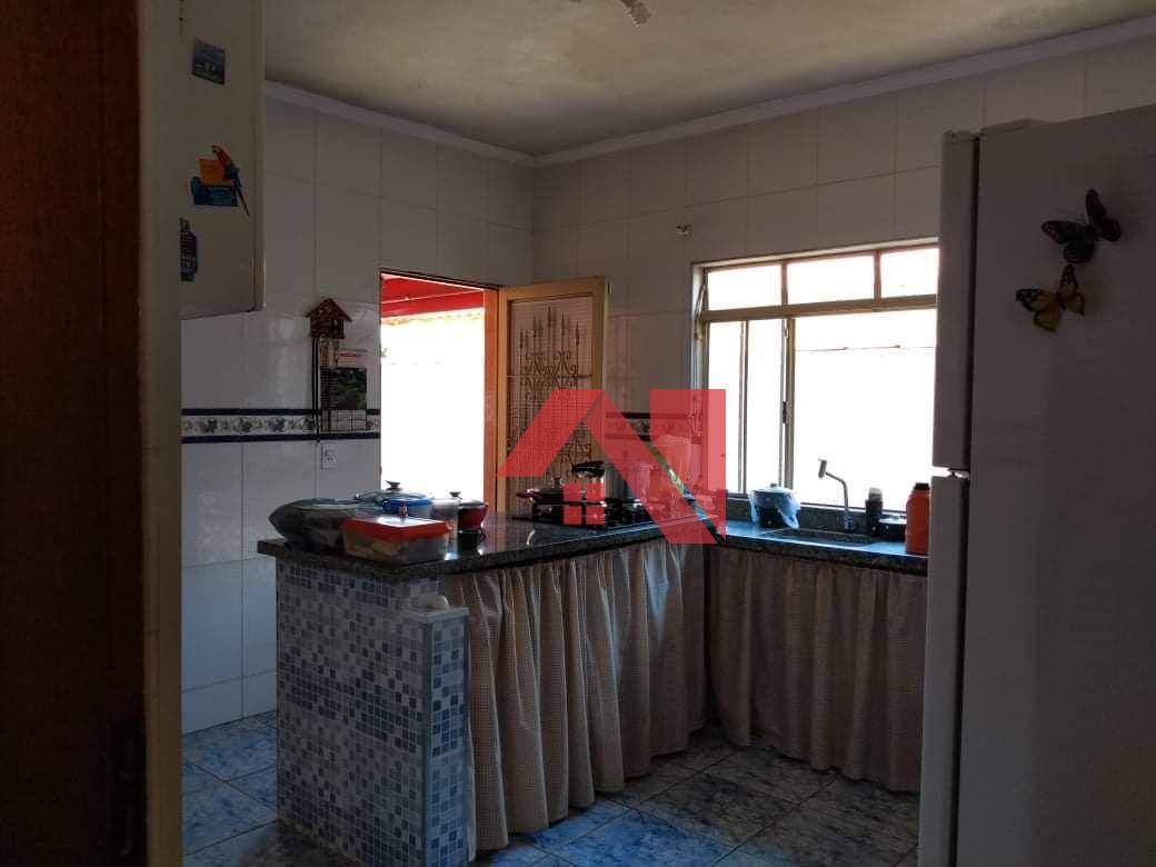 Casa à venda com 3 quartos, 200m² - Foto 17