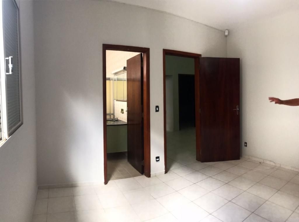 Casa para alugar com 3 quartos, 1m² - Foto 2