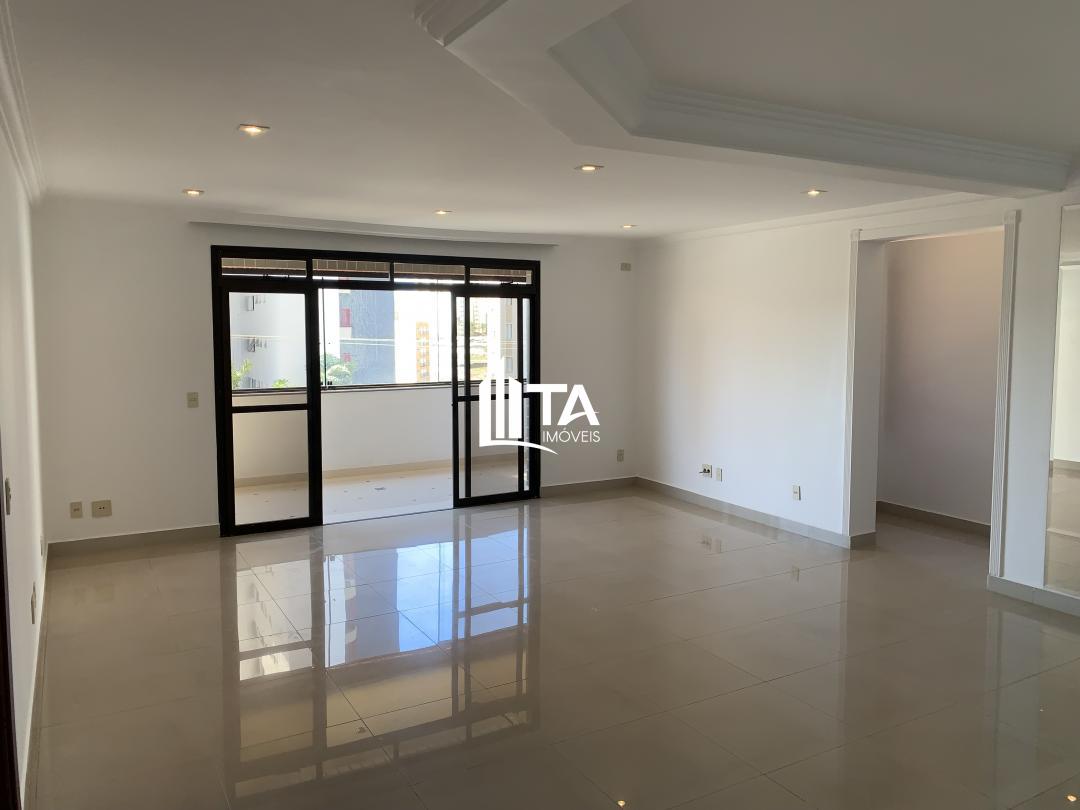 Apartamento à venda com 3 quartos, 228m² - Foto 2