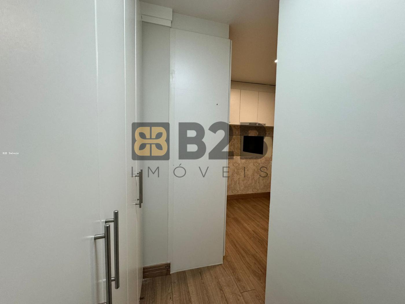 Apartamento à venda com 3 quartos, 107m² - Foto 3