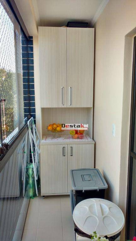 Apartamento à venda com 2 quartos, 70m² - Foto 4