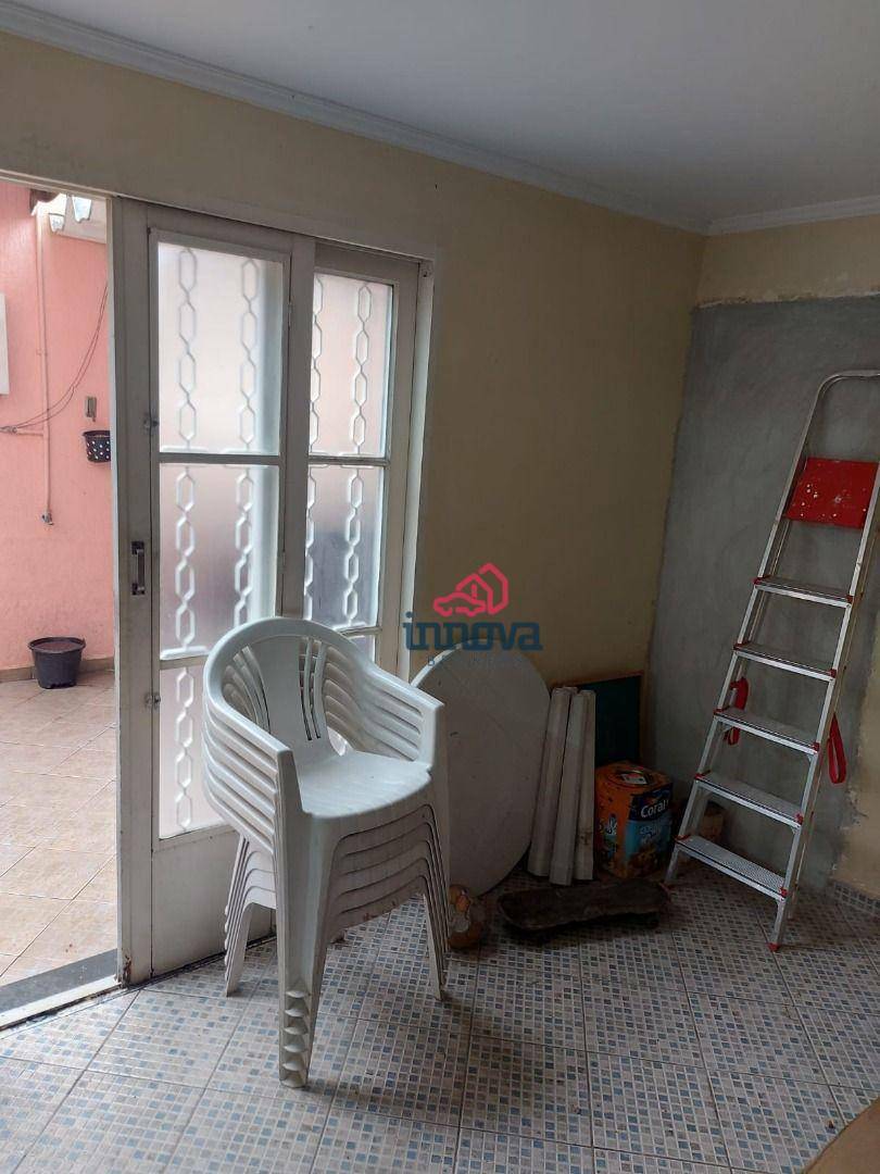 Casa à venda com 4 quartos, 201m² - Foto 10