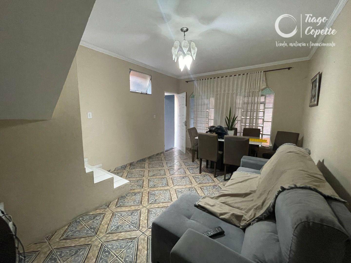 Casa à venda com 6 quartos, 202m² - Foto 1