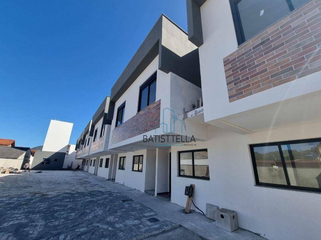 Casa à venda com 2 quartos, 105m² - Foto 1