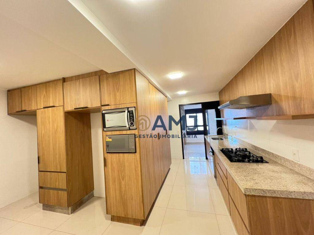 Apartamento à venda com 4 quartos, 221m² - Foto 5