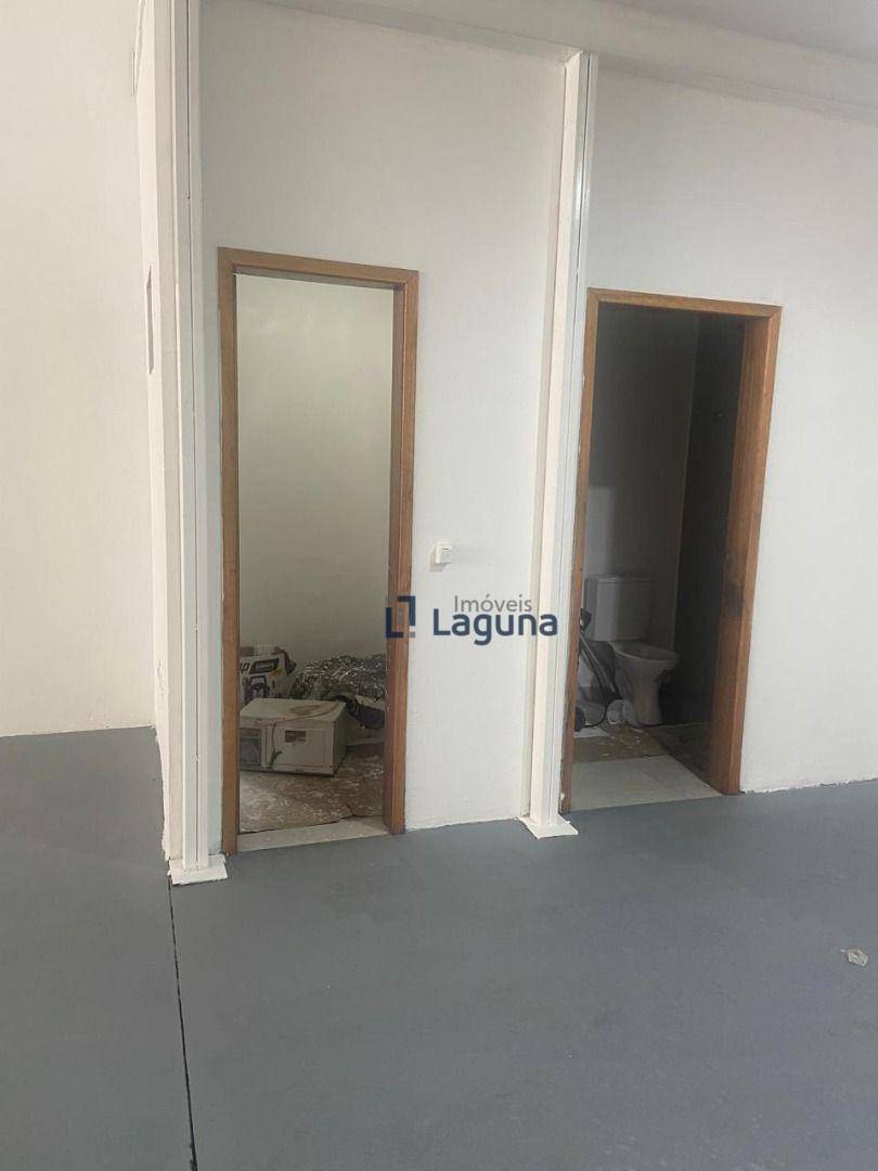 Depósito-Galpão-Armazém para alugar, 240m² - Foto 3