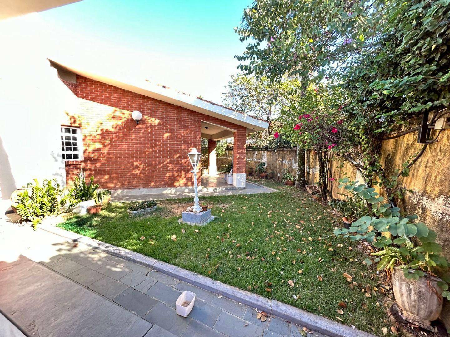 Casa à venda e aluguel com 3 quartos, 386m² - Foto 3