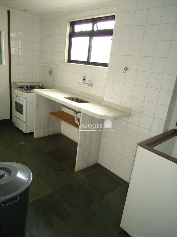 Apartamento para alugar com 2 quartos, 98m² - Foto 16