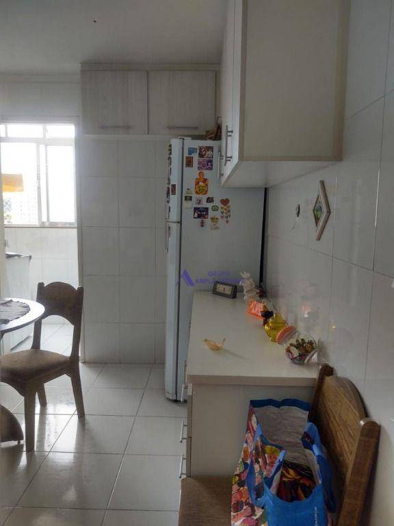 Apartamento à venda com 2 quartos, 70m² - Foto 4