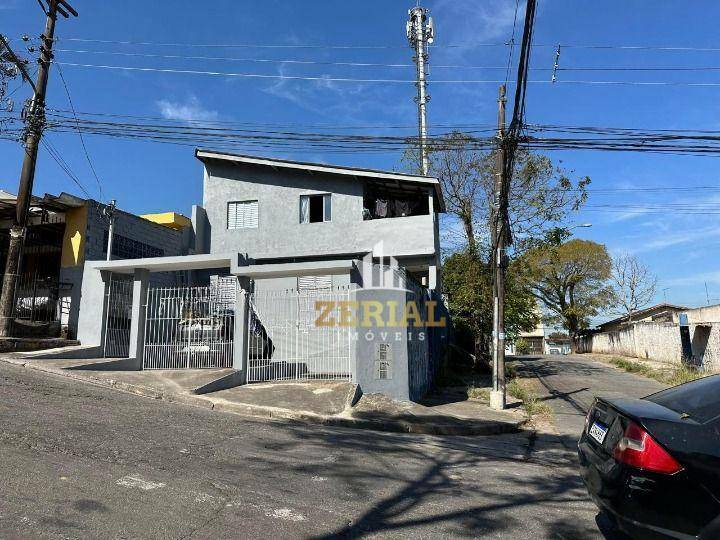 Sobrado à venda com 8 quartos, 240m² - Foto 1