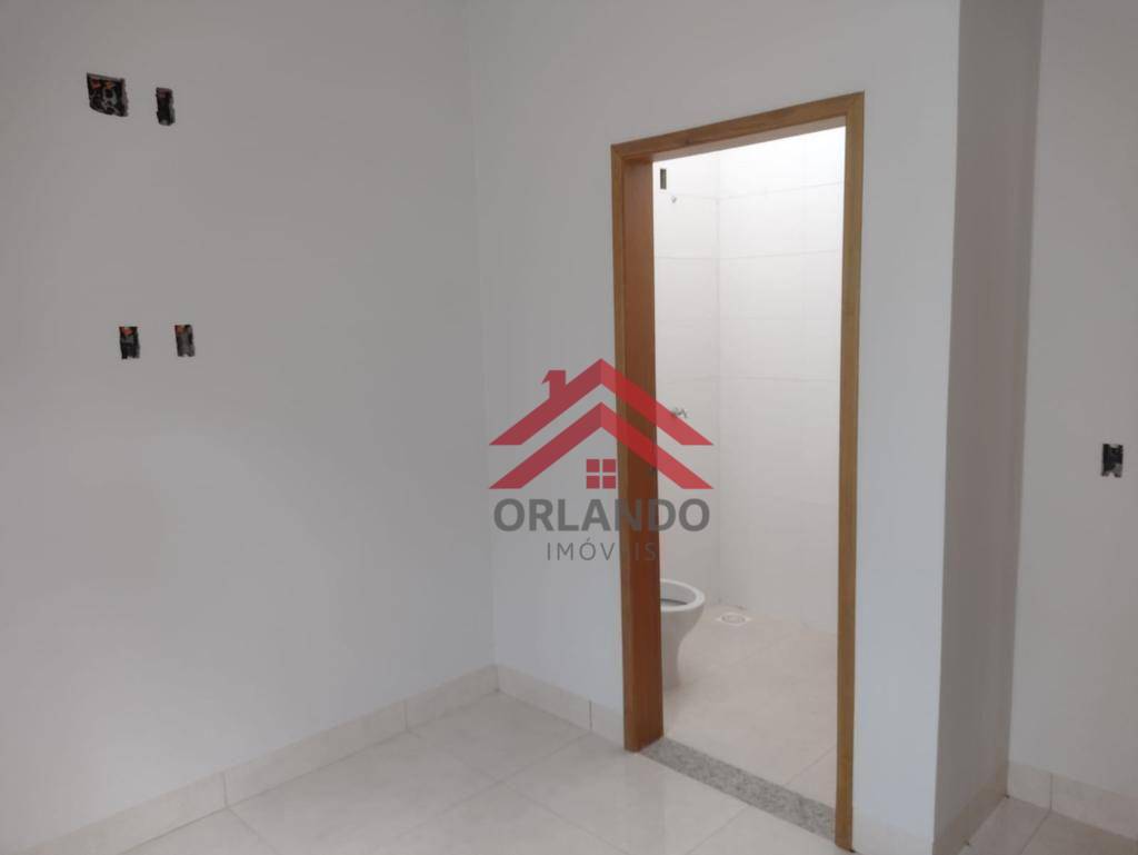 Casa à venda com 3 quartos, 68m² - Foto 1