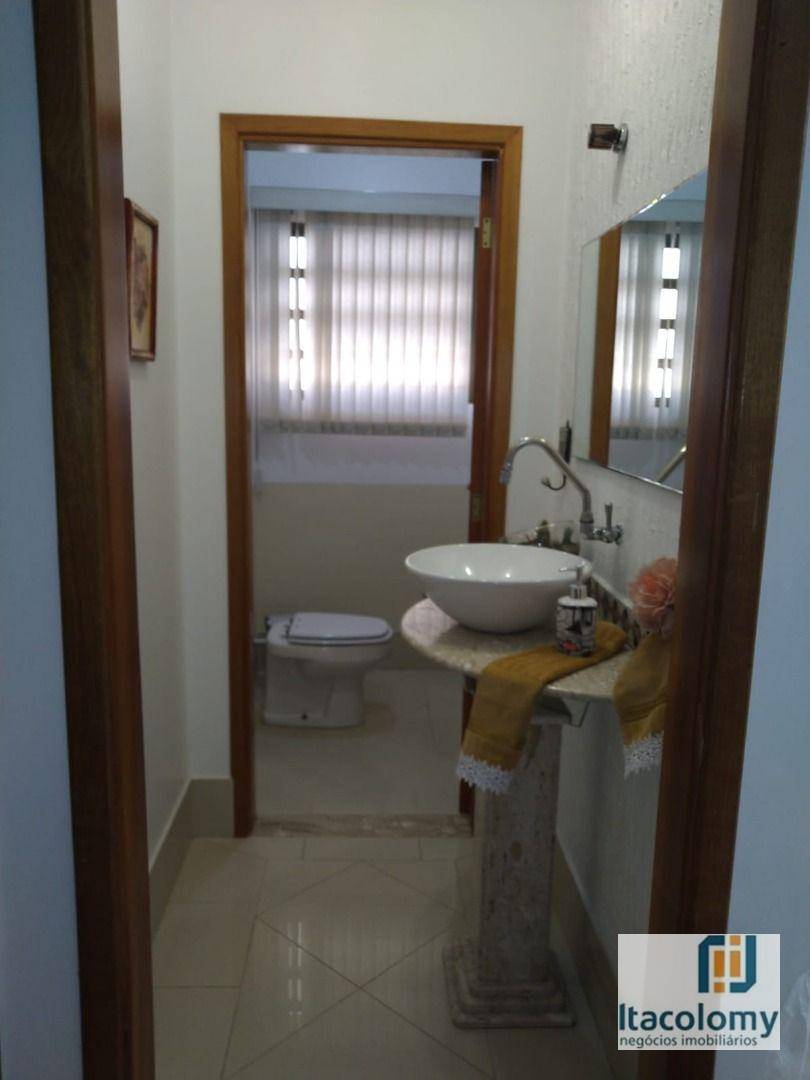 Casa de Condomínio para alugar com 3 quartos, 280m² - Foto 13