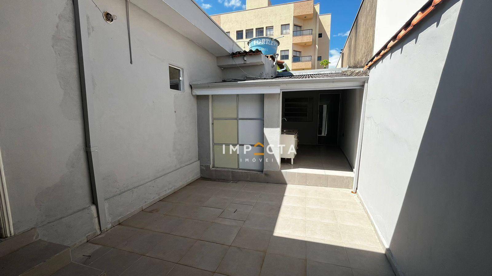 Casa à venda com 3 quartos, 280m² - Foto 10